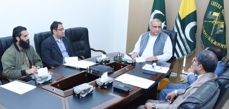 Chief Secretary AJ&K chairs a meeting held regarding E- Office with DG IT, Secretary IT, Deputy Director Projects and Sr. Manager Operation.