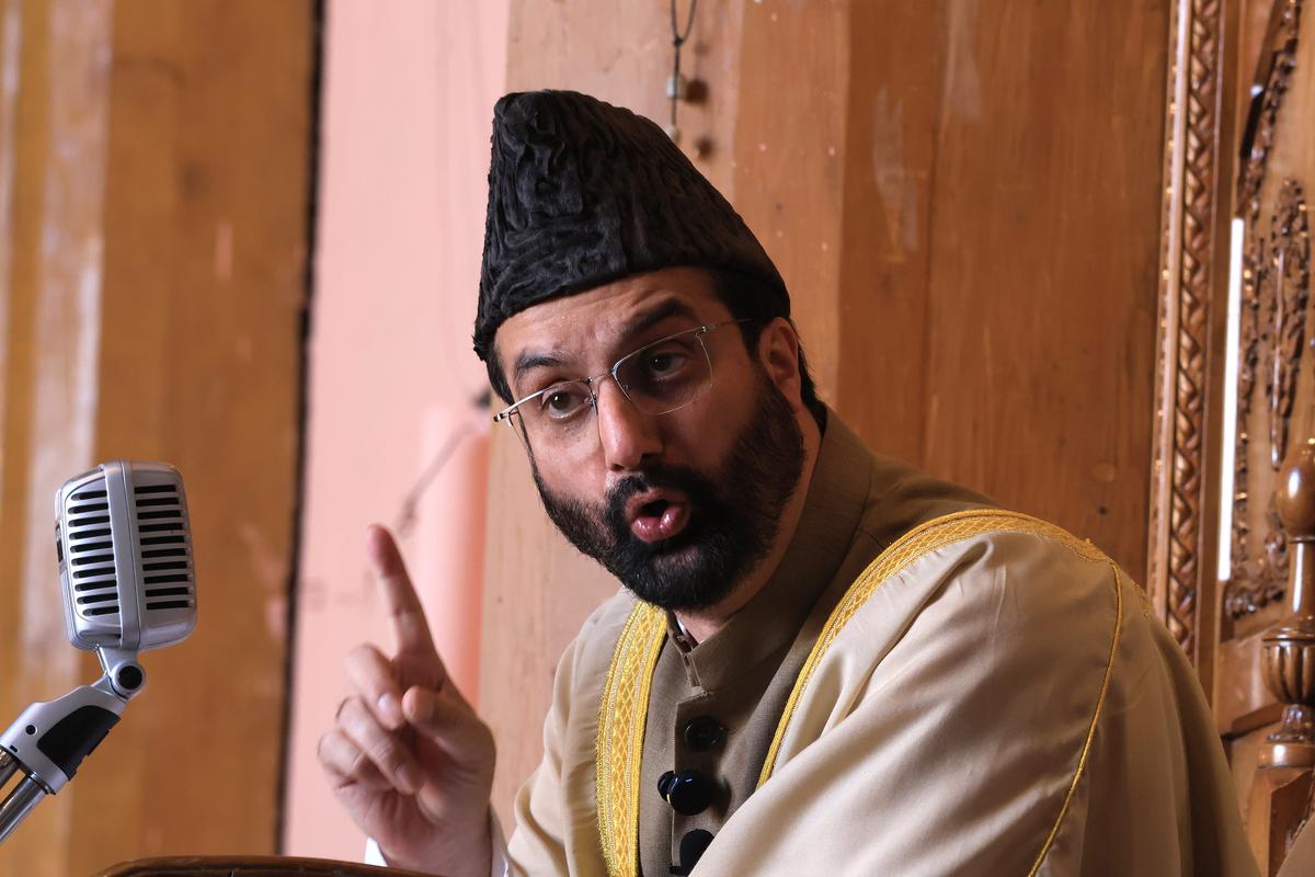 Mirwaiz calls for alcohol ban, warns against targeting innocent families in anti-drug drive in IIOJK